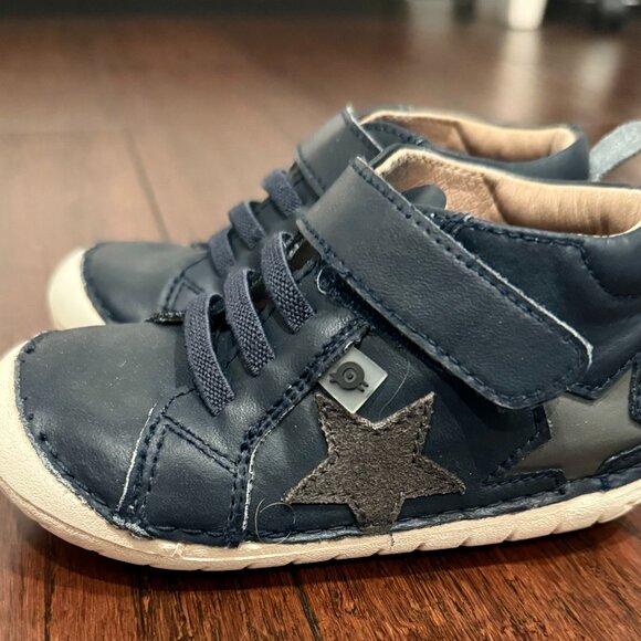 Size 6 Toddler Shoes - Picture 2 of 7